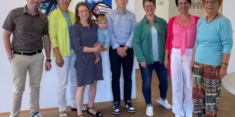 Mitglieder der Arbeitsgruppe "15 Jahre Regionalentwicklung", von links: Alexander Dupont (Citymanager Melsungen), Elke Lück (Stadt- und Digitalarchiv Felsberg), Elsa Stock (Neuenbrunslar), Mika Garling (Praktikant Regionalmanagement), Sindy Marx (Regionalmanagement), Marion Karmann (Regionalmanagerin) und Karin Hardt (Metzebach)